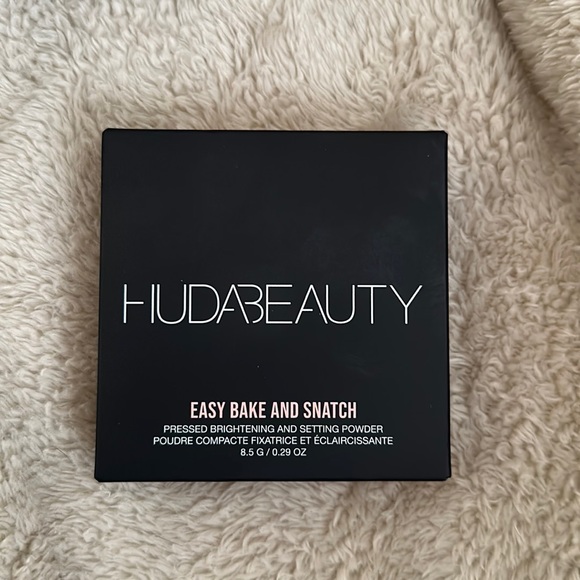 HUDA BEAUTY Makeup Nib Huda Beauty Easy Bake And Snatch Pressed Powder Cinnamon Bun Poshmark